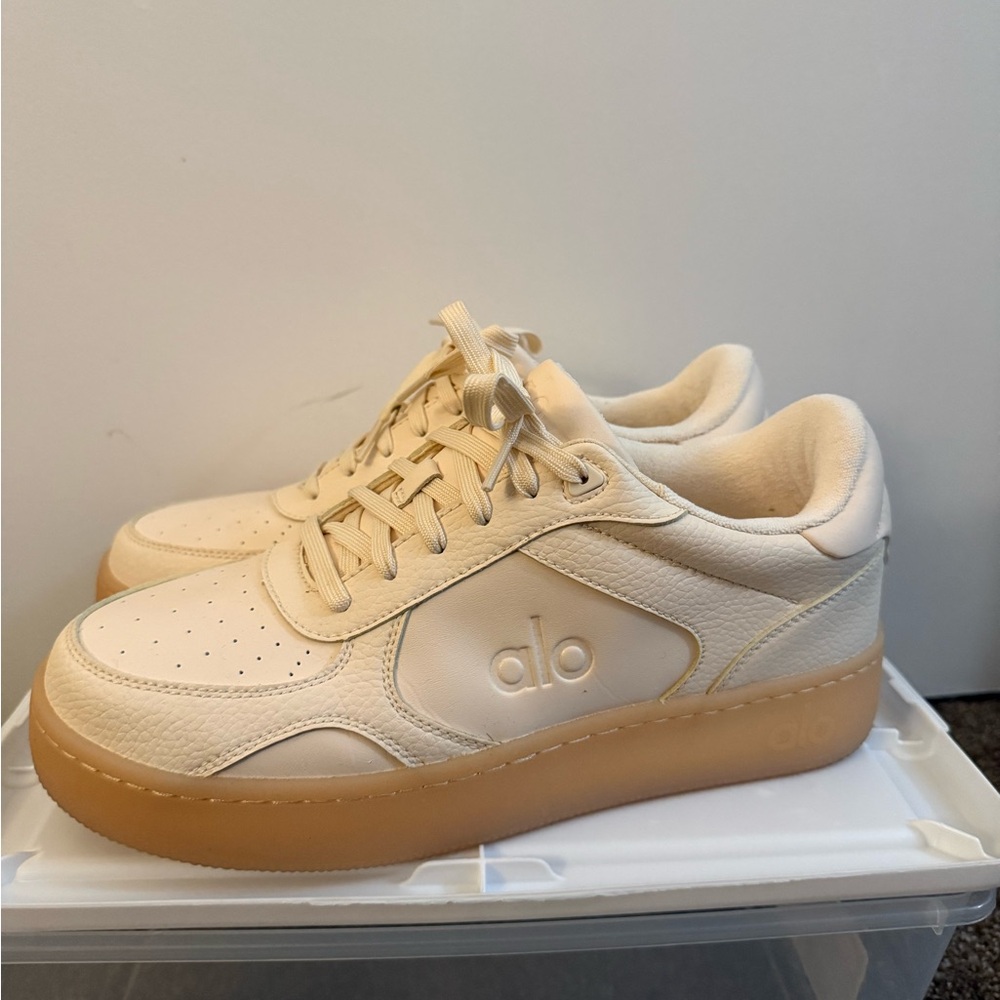 ALO Yoga Cream Sneakers